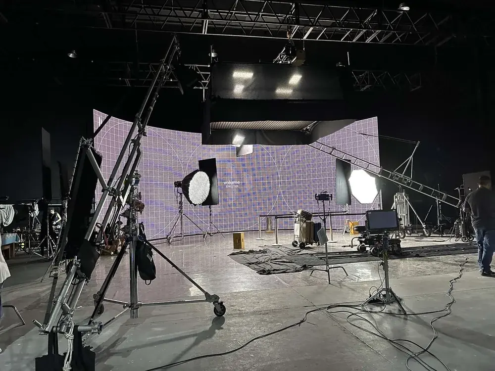 Estúdio de produção virtual com painéis LED para o Globo Agro